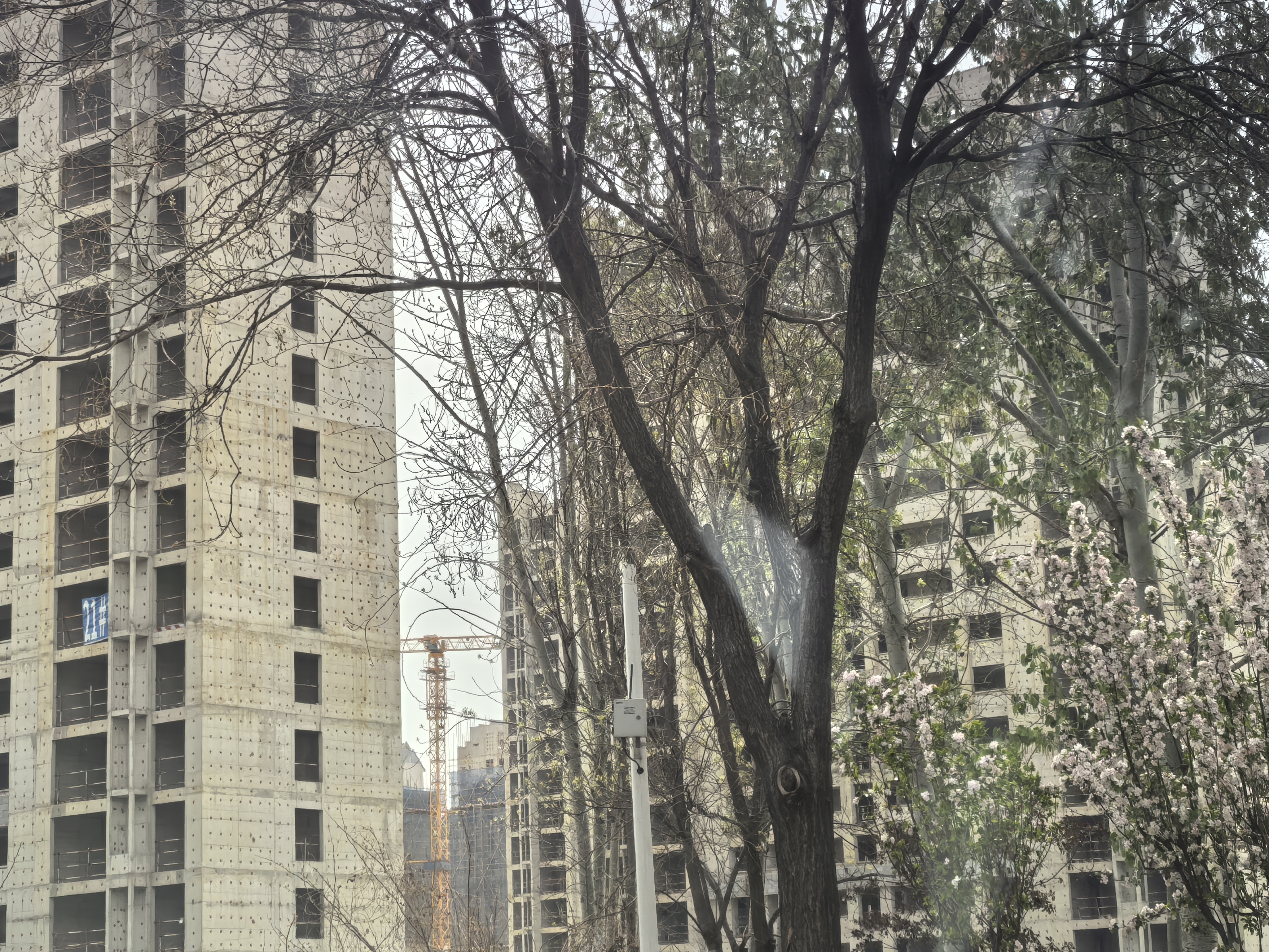 工程量越来越大工厂满负荷生产保证甲方工期质量