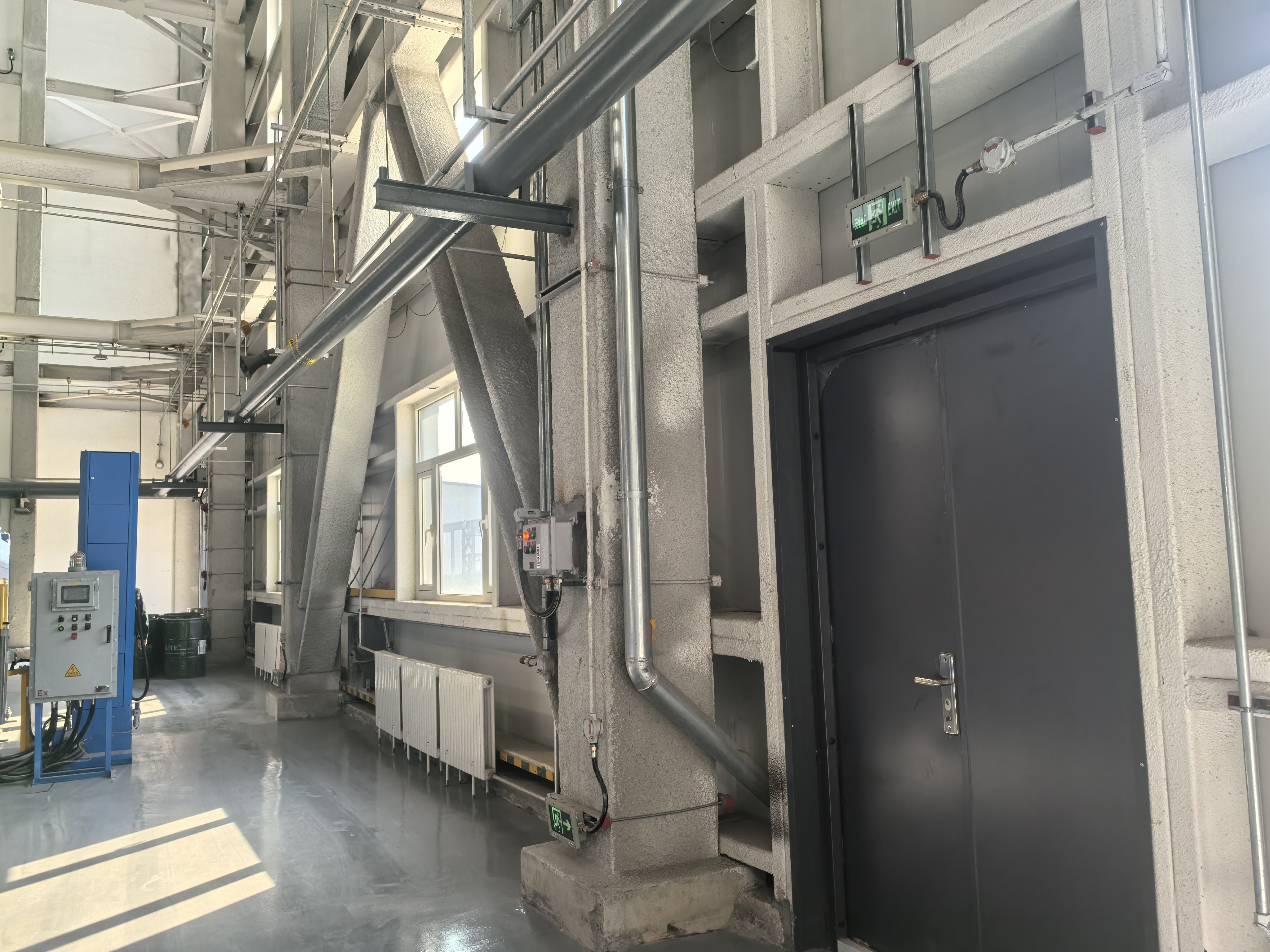 龙犼门业集团：以高端门业科技筑牢化工安全防线